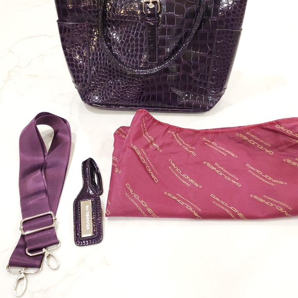EUC David Jones vegan patent leather (vinyl) handbag in purple - Picture 13 of 16